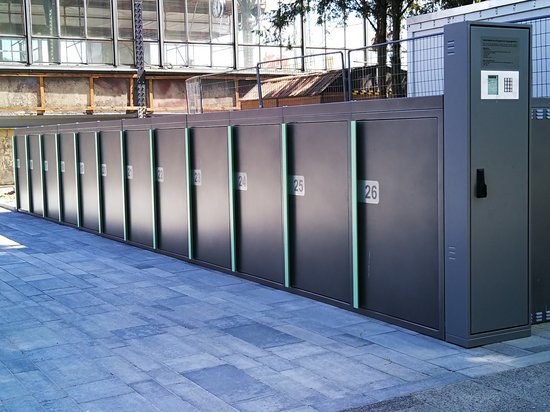 Boxen der Fahrradservicestation am Bahnhof