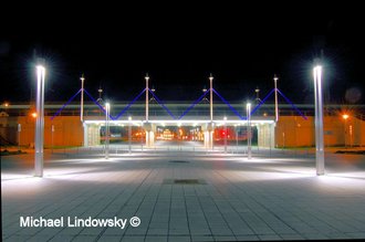 Hafenquartier Obereiderhafen Foto der beleuchteten Brücke bei Nacht